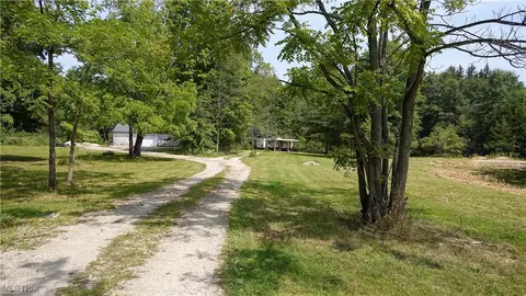 10792 Bloom Rd, Garrettsville, OH 44231