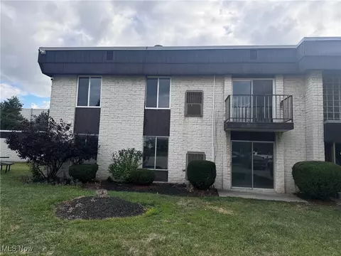 8583 N Akins Rd #201, North Royalton, OH 44133