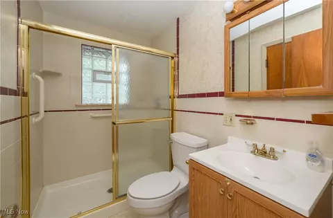 Bath - 168 Anna Ave NW, Canton, OH 44708 photo 1 of 2