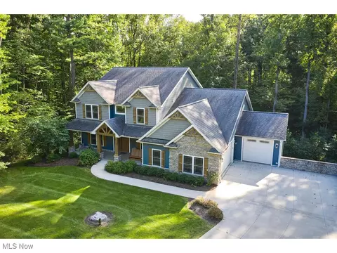 1570 Shade Rd, Akron, OH 44333