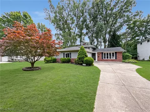 28159 Wisteria Dr, North Olmsted, OH 44070