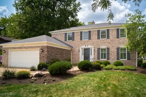 6554 Beechwood Dr, Independence, OH 44131