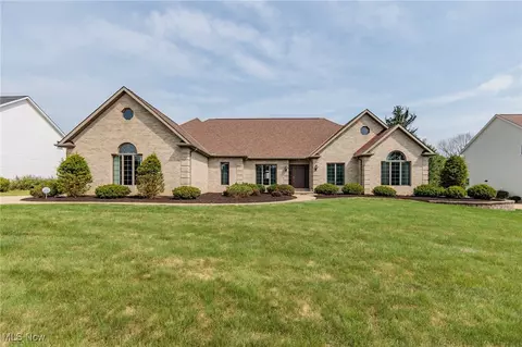 4870 Valleybrook Dr, Brecksville, OH 44141