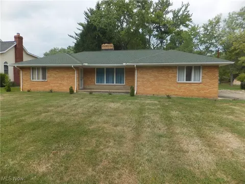 9901 Greenhaven Pkwy, Brecksville, OH 44141