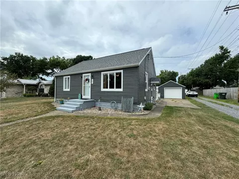 407 W 15th St, Dover, OH 44622