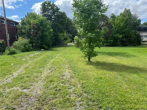 5677 Mahoning Ave, Austintown, OH 44515