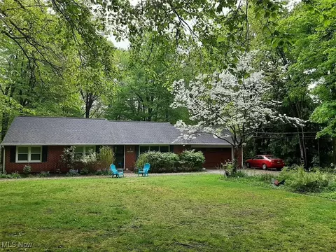 12377 Carroll Dr, Chardon, OH 44024
