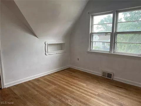 Bedroom - 30027 Robert St, Wickliffe, OH 44092 photo 2 of 6