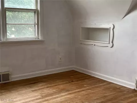 Bedroom - 30027 Robert St, Wickliffe, OH 44092 photo 3 of 6