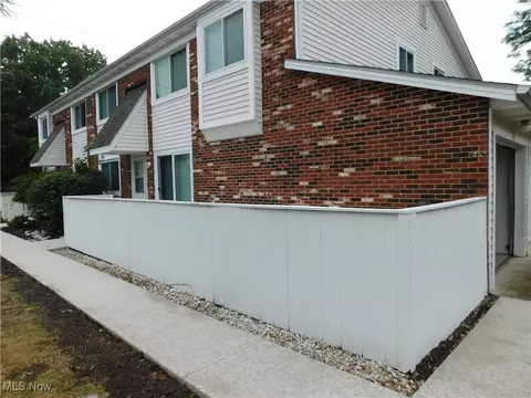5510 Wildwood Ct, Willoughby, OH 44094