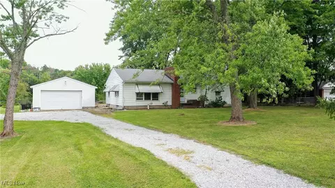 1081 E Garfield Rd, Aurora, OH 44202