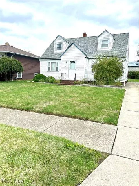 271 E 312th St, Willowick, OH 44095