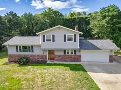 4759 Edna Dr, Barberton, OH 44203