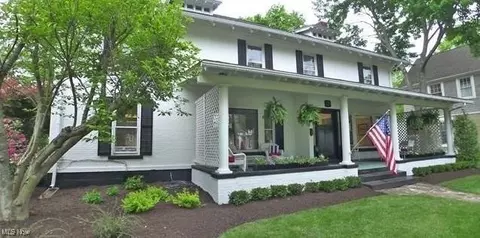 64 Maple St, Chagrin Falls, OH 44022