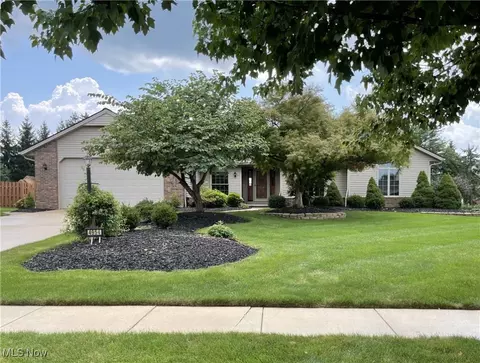 4954 Cabernet Dr, Brunswick Hills, OH 44212