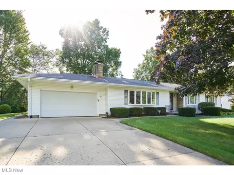 211 Benson Rd, Akron, OH 44333