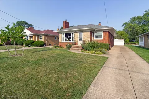 2847 Dale Ave, Rocky River, OH 44116