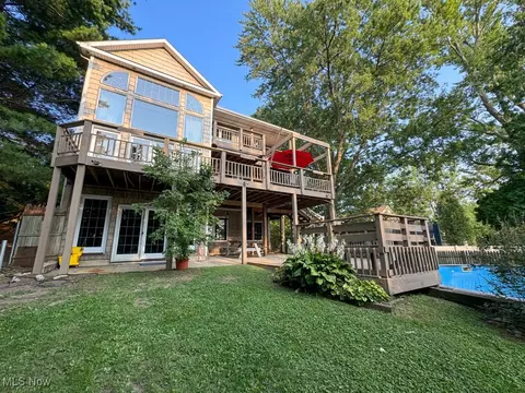 1130 W Park Way, Akron, OH 44312