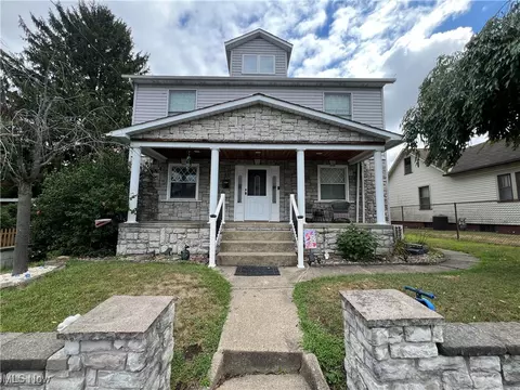 119 10th St SW, New Philadelphia, OH 44663