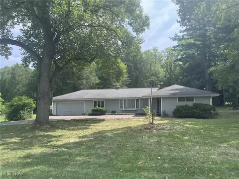 6735 Hathaway Rd, Valley View, OH 44125