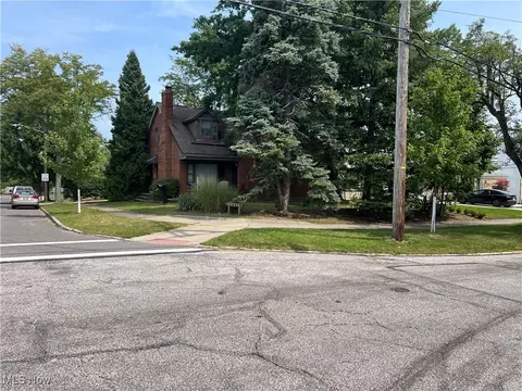 14401 E Carroll Blvd, University Heights, OH 44118