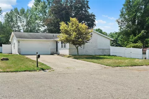 1310 Nottingham Sq NE, Bolivar, OH 44612