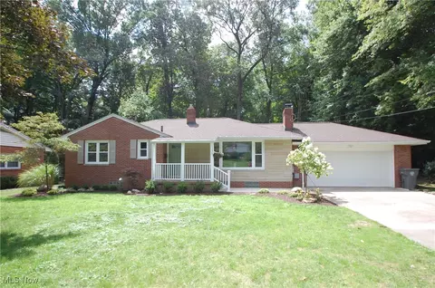 1235 Cherokee Dr, Youngstown, OH 44511