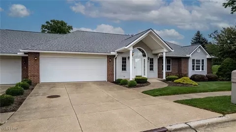 1089 Sterling Oaks Dr, Wadsworth, OH 44281