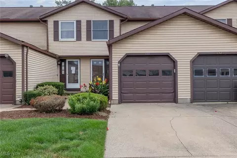 654 Topaz Ln, Brunswick, OH 44212