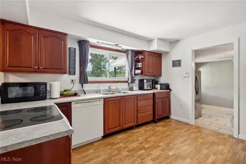 Kitchen - 4696 Knickerbocker Cir, Ashtabula, OH 44004 photo 2 of 3