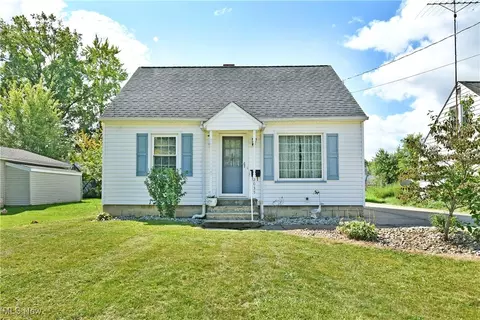 2035 Asbury Dr NW, Warren, OH 44485