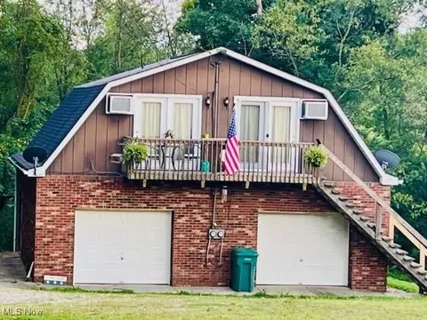 144 Sunrise Ln, Wellsburg, WV 26070