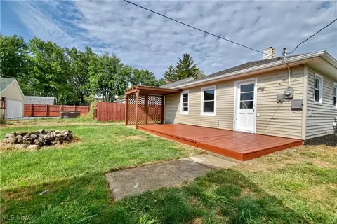 Exterior - 4820 Forest Rd, Mentor, OH 44060 photo 4 of 7