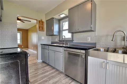 Kitchen - 4820 Forest Rd, Mentor, OH 44060 photo 2 of 2
