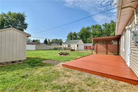 Exterior - 4820 Forest Rd, Mentor, OH 44060 photo 3 of 7