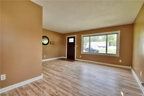 Living - 4820 Forest Rd, Mentor, OH 44060 photo 4 of 5