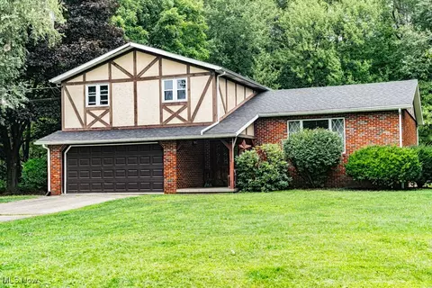 210 Heritage Dr, Beloit, OH 44609