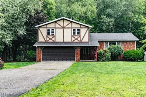 210 Heritage Dr, Beloit, OH 44609 photo 3