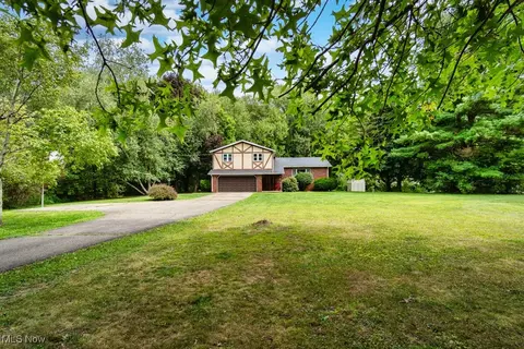 210 Heritage Dr, Beloit, OH 44609 photo 2
