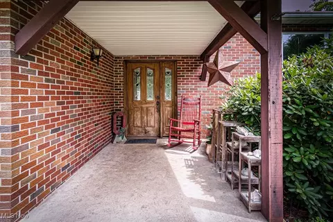 210 Heritage Dr, Beloit, OH 44609 photo 4