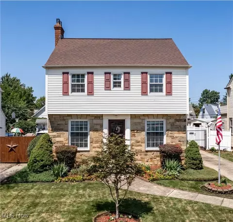 7710 Southington Dr, Parma, OH 44129