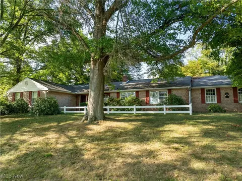 1221 E 3rd St, Dover, OH 44622 photo 2