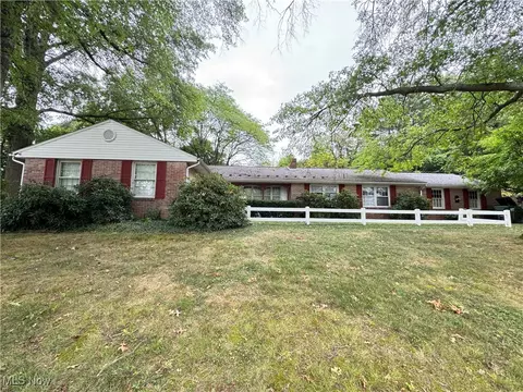 1221 E 3rd St, Dover, OH 44622