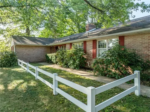 1221 E 3rd St, Dover, OH 44622 photo 3