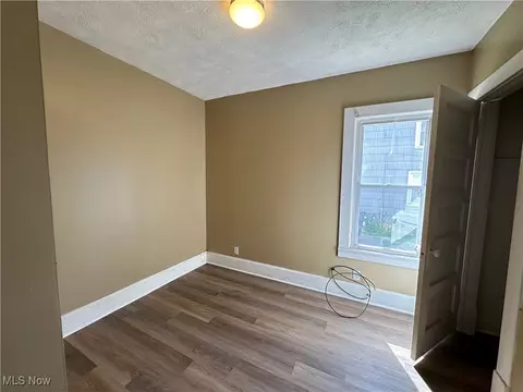 127 Warren Ave, Elyria, OH 44035 photo 5