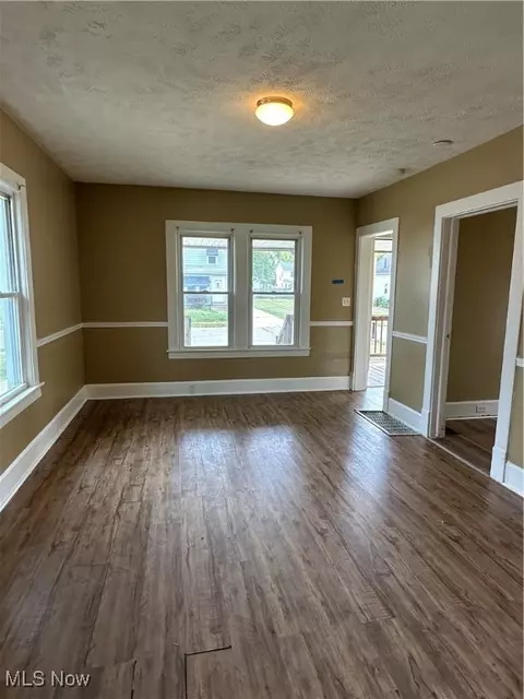 127 Warren Ave, Elyria, OH 44035 photo 2
