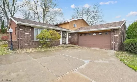 5701 Sandy Hook Dr, Parma, OH 44134