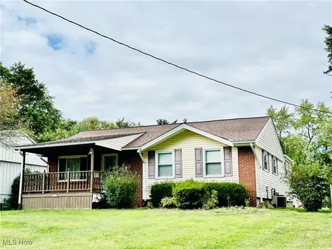 7945 Venice Dr, Warren, OH 44484