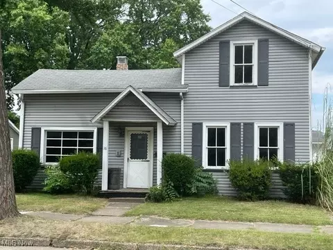 16 Wooster St NE, Navarre, OH 44662