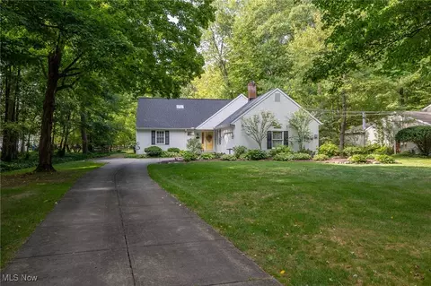 27821 N Park Dr, North Olmsted, OH 44070